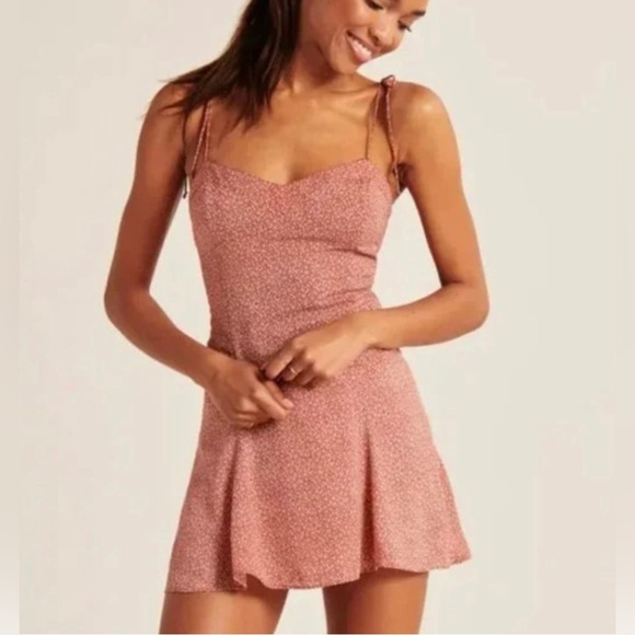 Abercrombie & Fitch Womens Red and White Floral Camisole with Tie Straps NWOT XS - Picture 3 of 10